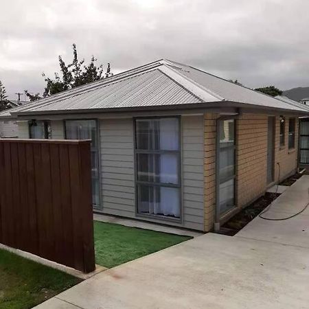 Entire House - Brand New 2 Bedroom House Lower Hutt Eksteriør bilde