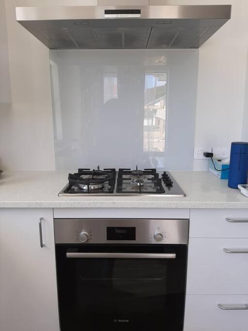 Entire House - Brand New 2 Bedroom House Lower Hutt Eksteriør bilde