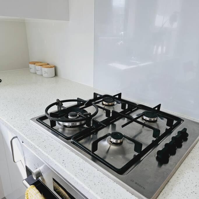 Entire House - Brand New 2 Bedroom House Lower Hutt Eksteriør bilde