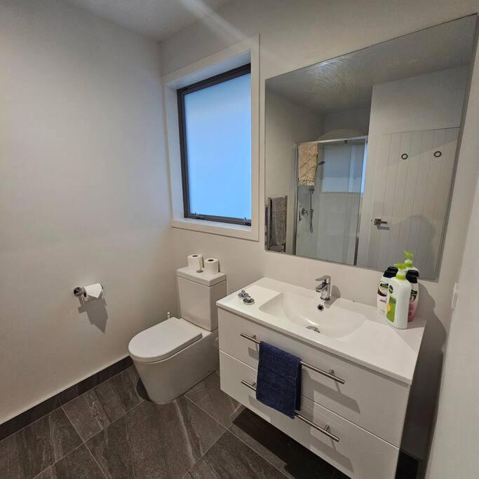 Entire House - Brand New 2 Bedroom House Lower Hutt Eksteriør bilde