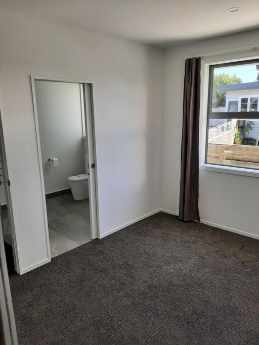 Entire House - Brand New 2 Bedroom House Lower Hutt Eksteriør bilde