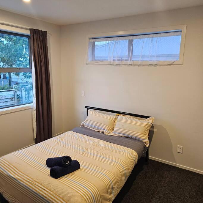 Entire House - Brand New 2 Bedroom House Lower Hutt Eksteriør bilde